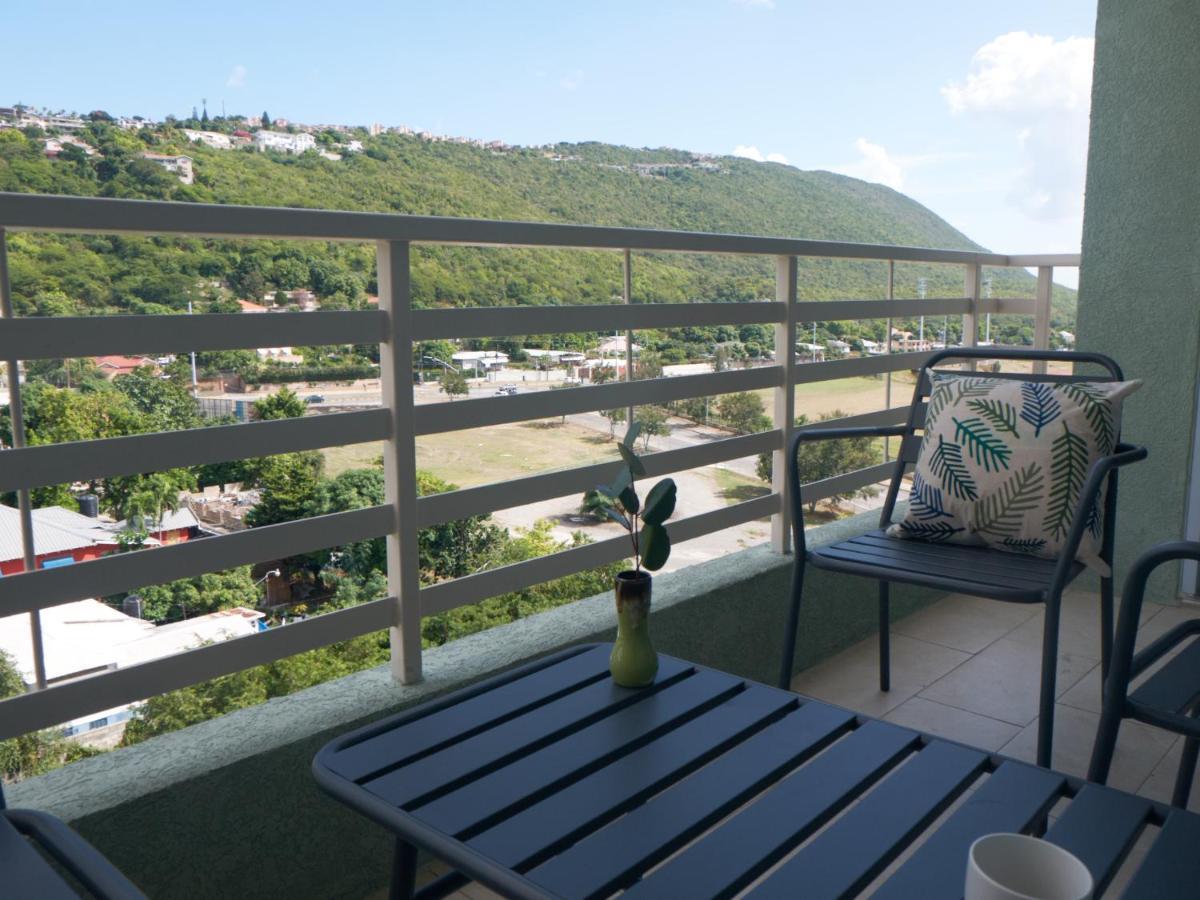 Апартаменти Crieffe Views At The Lofts Кінгстон Екстер'єр фото